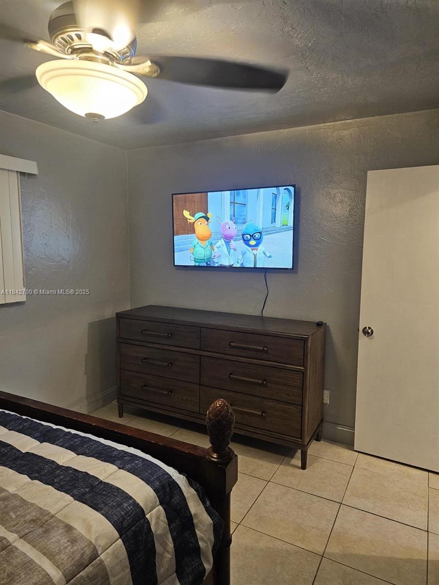 HOLLYWOOD BEACH GARDENS - Residential Lease