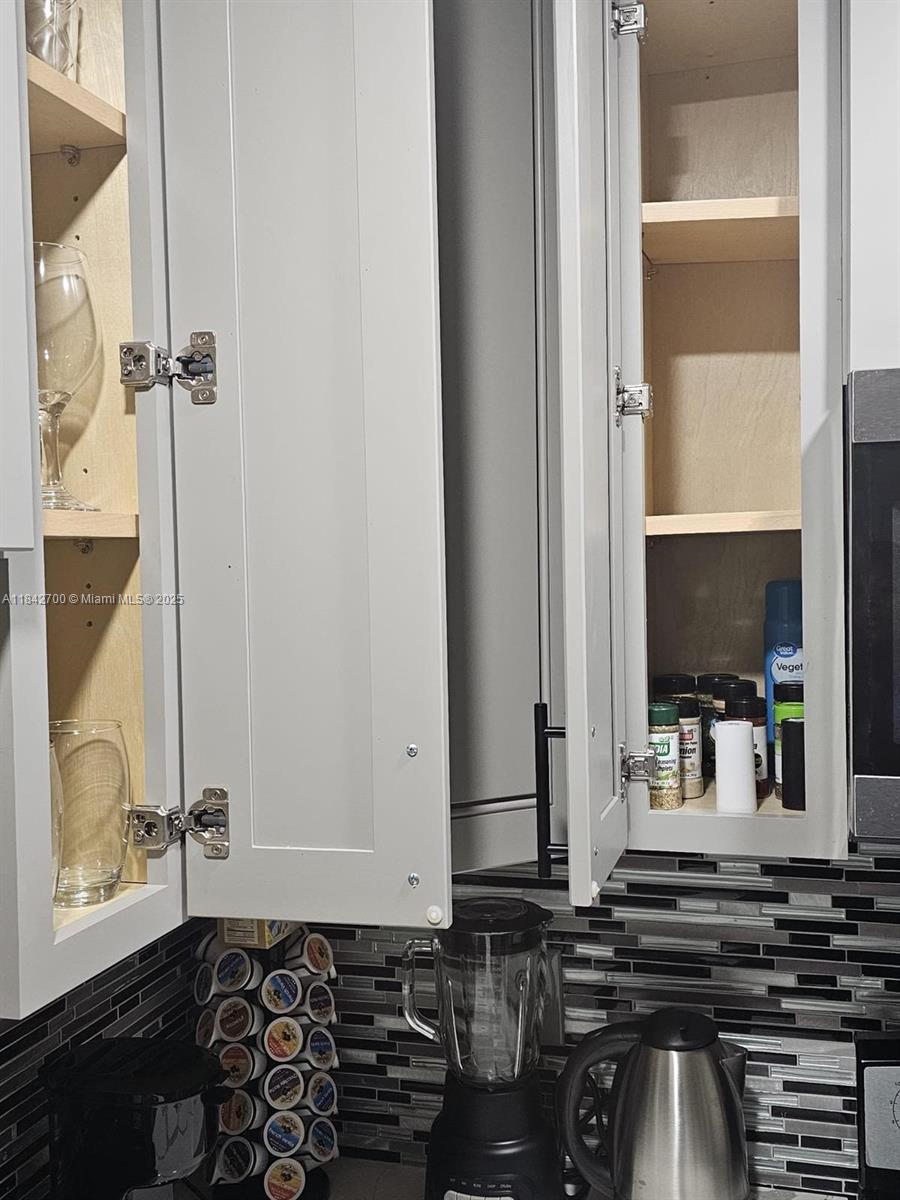 HOLLYWOOD BEACH GARDENS - Residential Lease