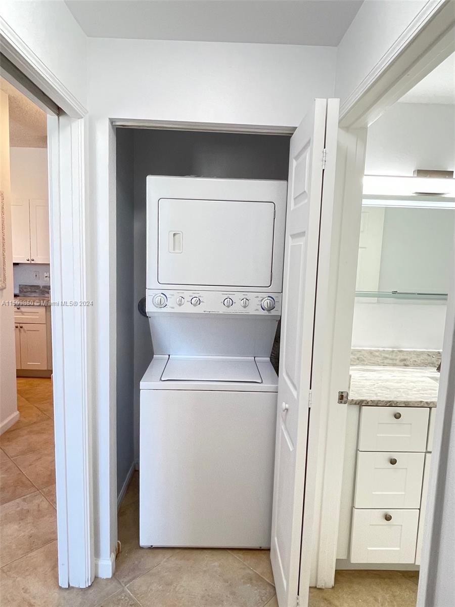 TOWER CONDO AT CITYPLACE - Residential