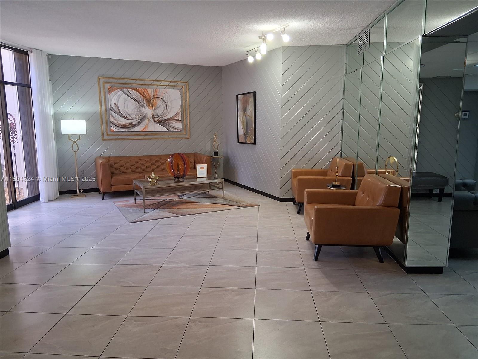 1400 Saint Charles Pl 516