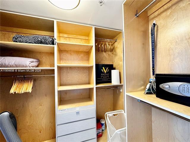 WAVE CONDO - Residential Lease