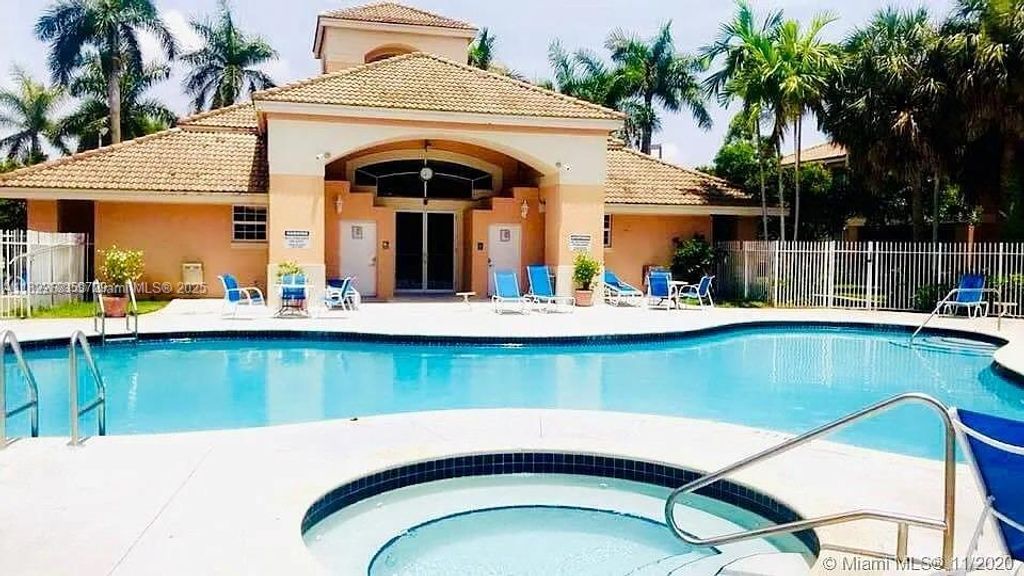 Photo of 6900 SW 39th St #113K, Davie, FL 33314 (MLS # A11822681)