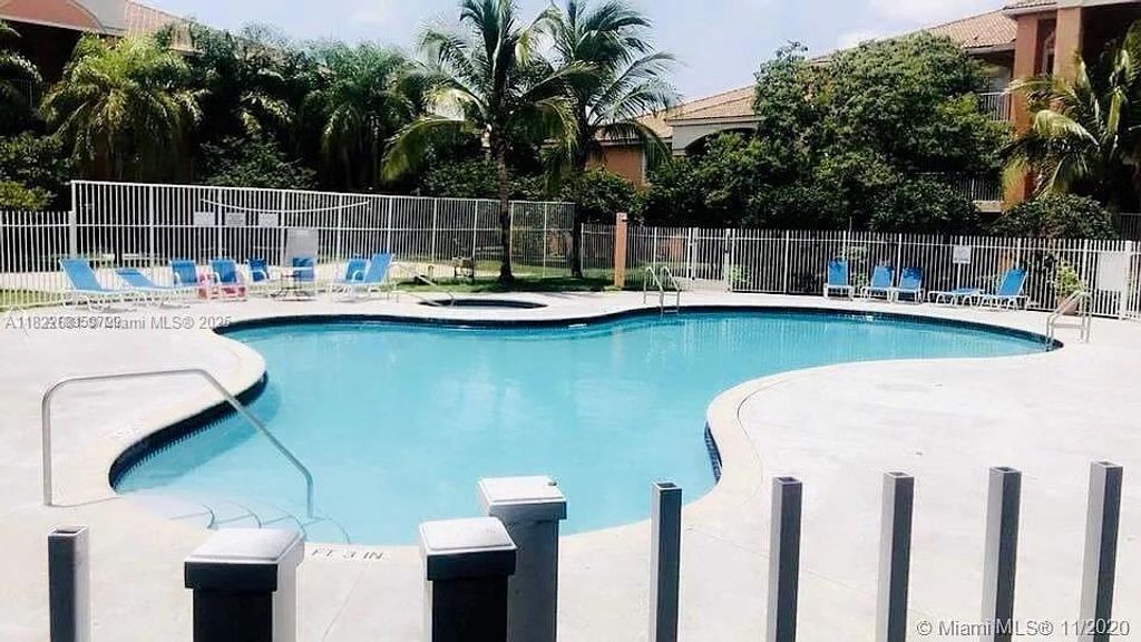 Photo of 6900 SW 39th St #113K, Davie, FL 33314 (MLS # A11822681)