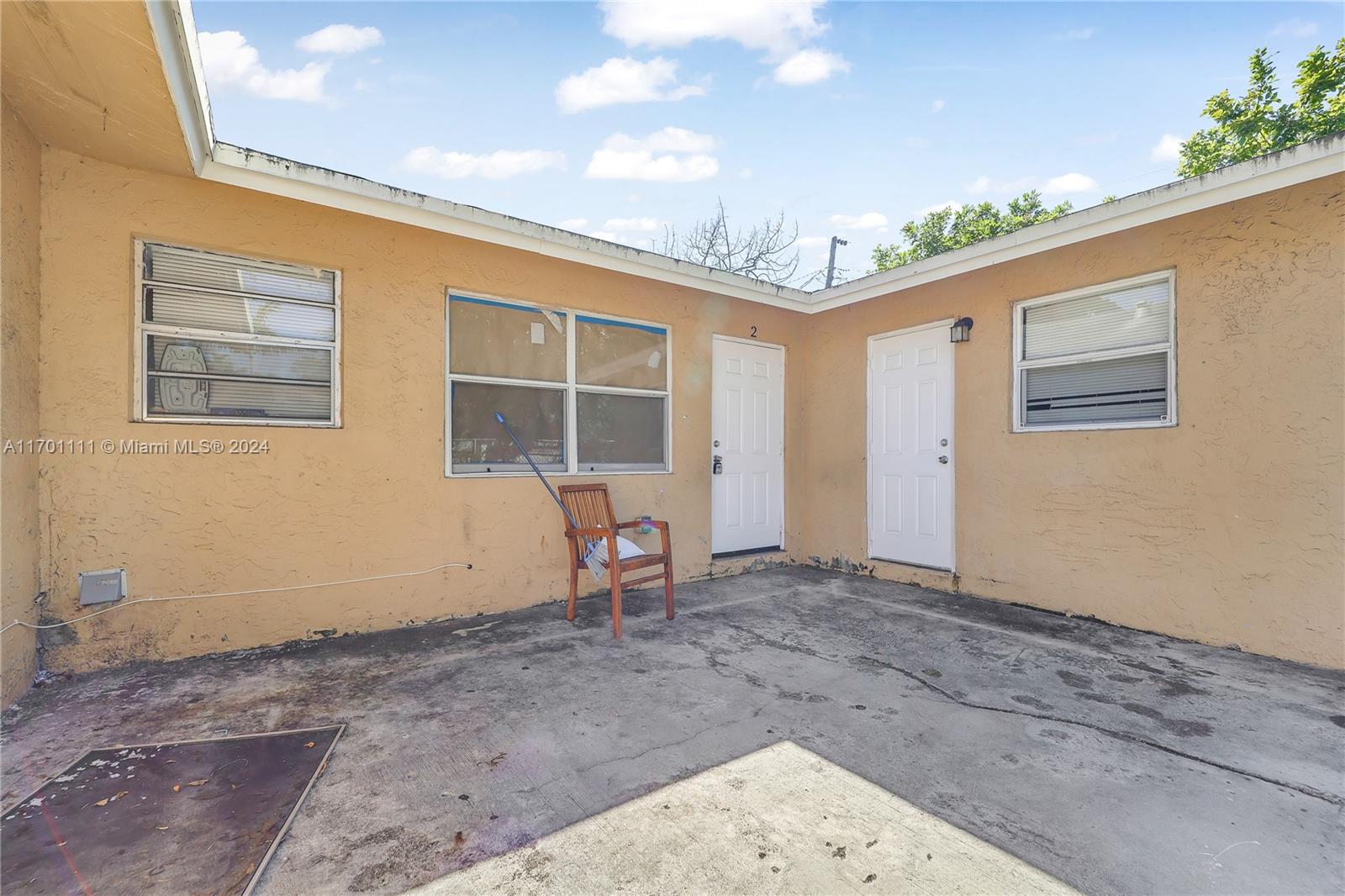 2512 NW 9th Pl