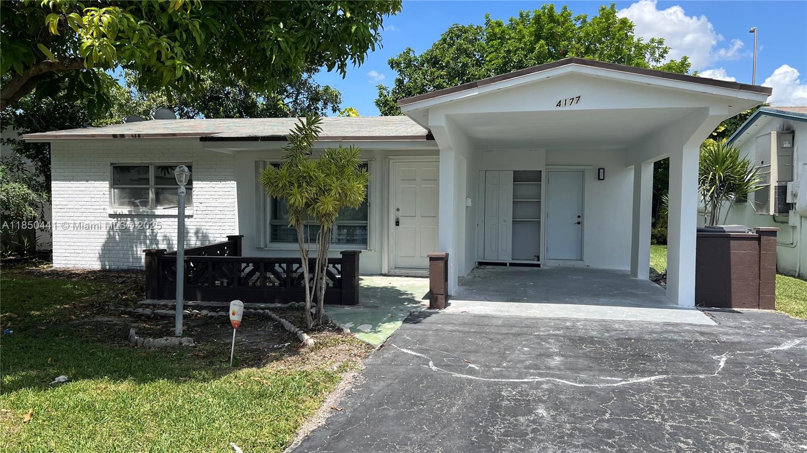Location Location... 2bedroom, 1 full bathroom...