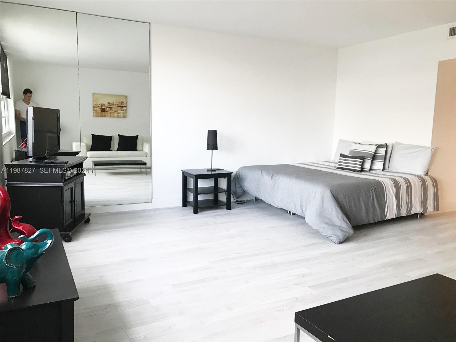 THE DECOPLAGE CONDO - Residential Lease