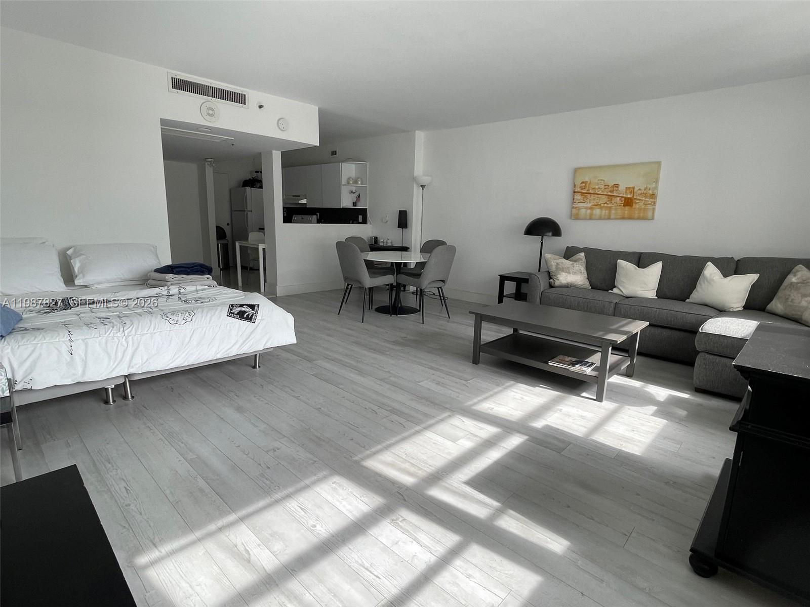 THE DECOPLAGE CONDO - Residential Lease