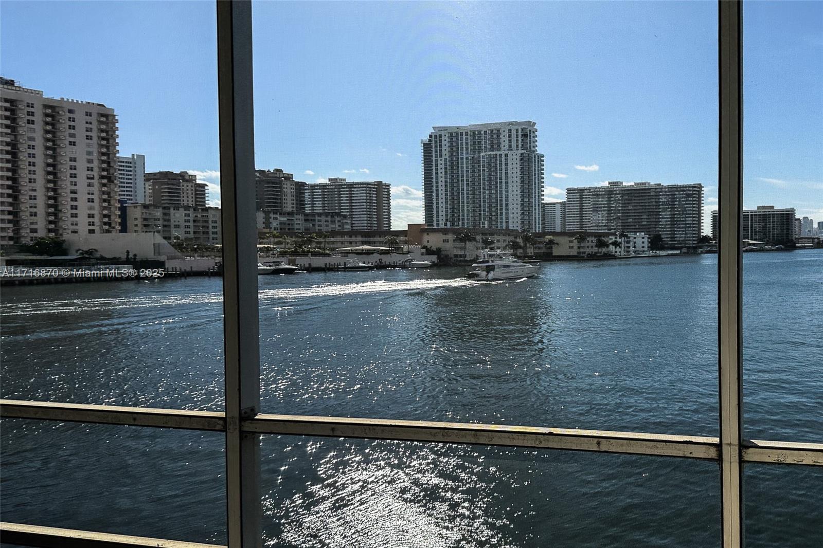 2600 Diana Dr 209, Hallandale Beach, Broward County, Florida - 1 Bedrooms  
2 Bathrooms - 
