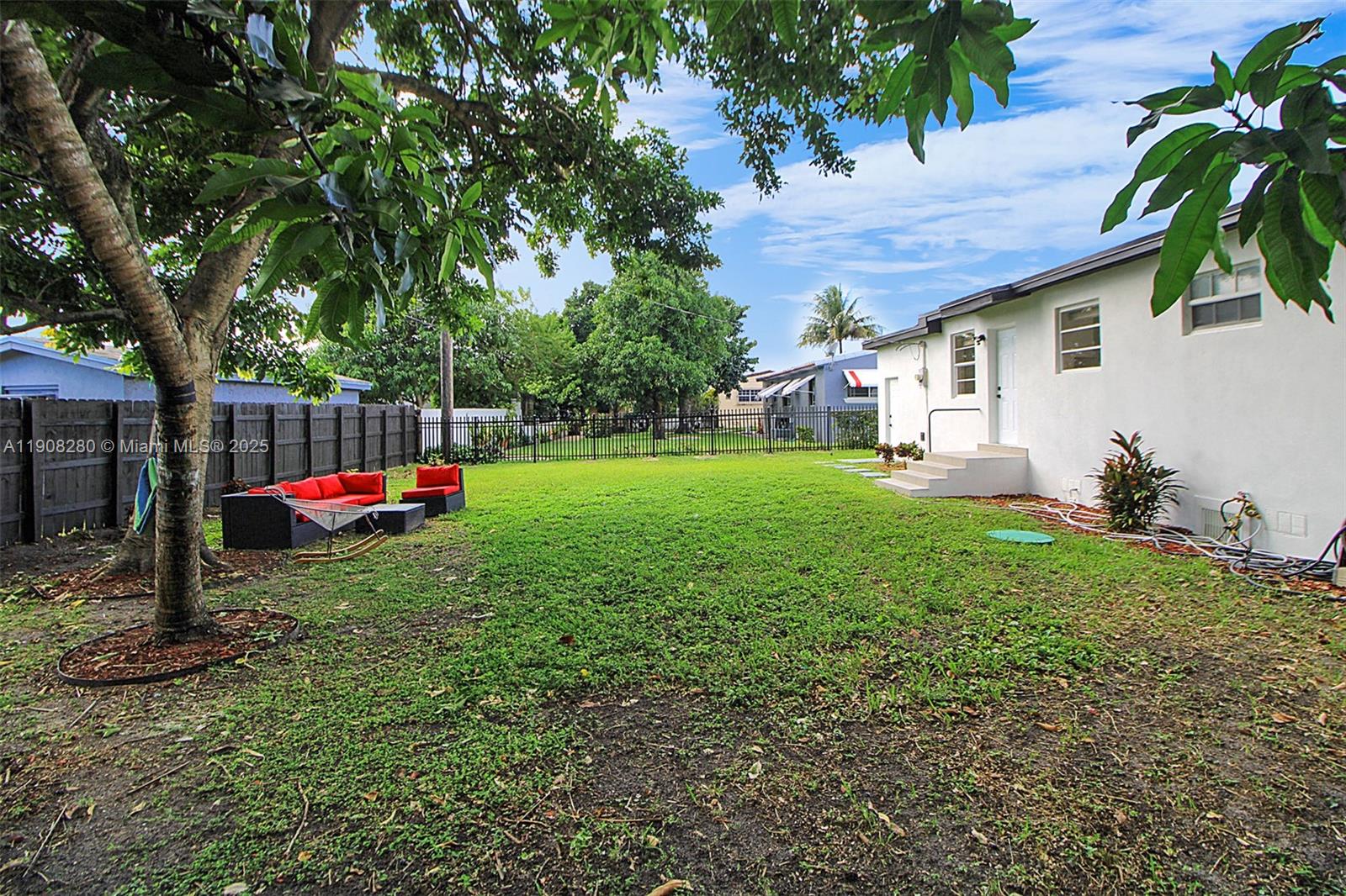 CRAVERO LAKE SHORE ESTATE - Residential