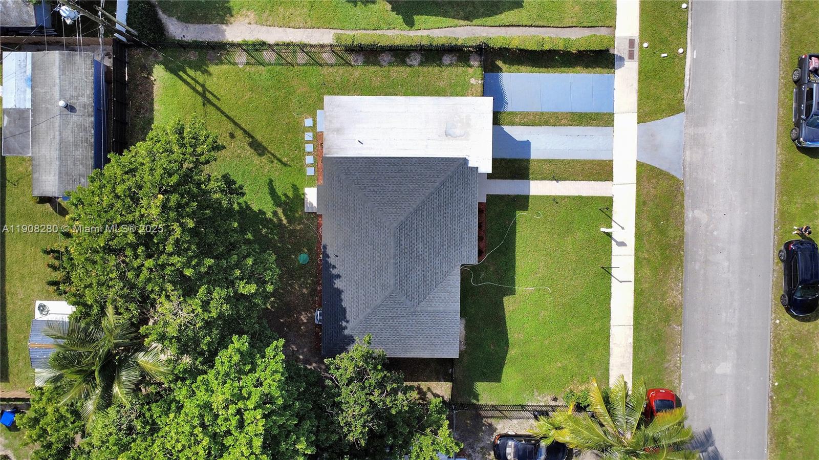 CRAVERO LAKE SHORE ESTATE - Residential