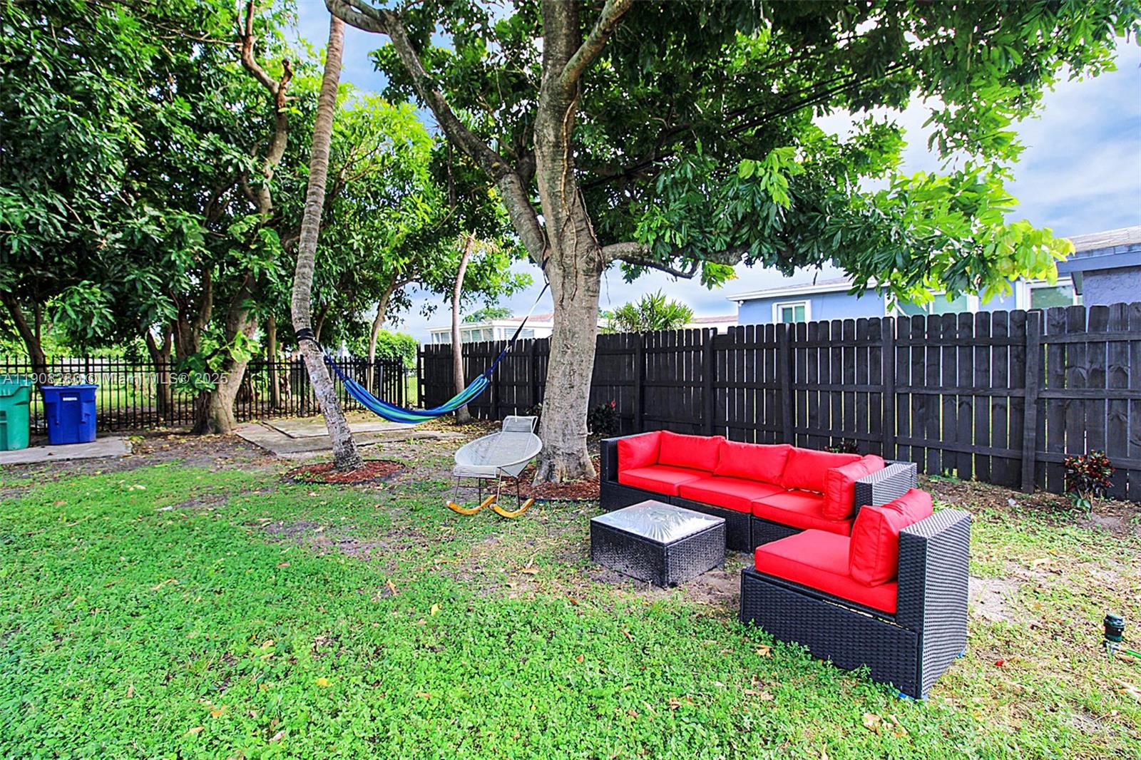 CRAVERO LAKE SHORE ESTATE - Residential