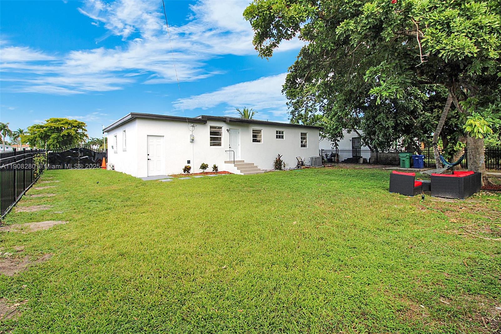 CRAVERO LAKE SHORE ESTATE - Residential