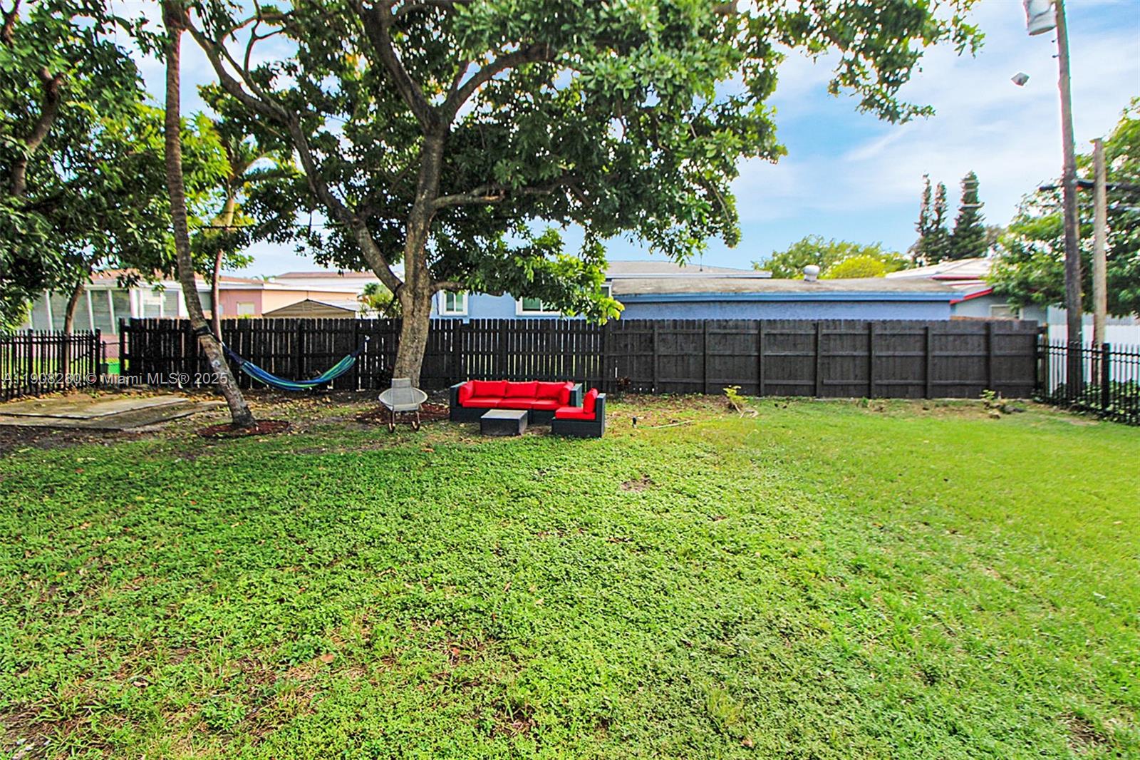 CRAVERO LAKE SHORE ESTATE - Residential