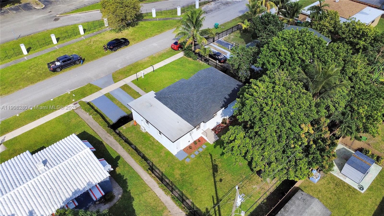 CRAVERO LAKE SHORE ESTATE - Residential