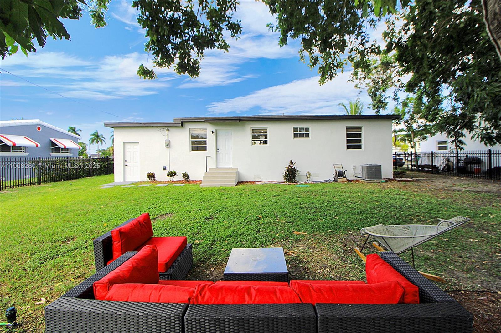 CRAVERO LAKE SHORE ESTATE - Residential