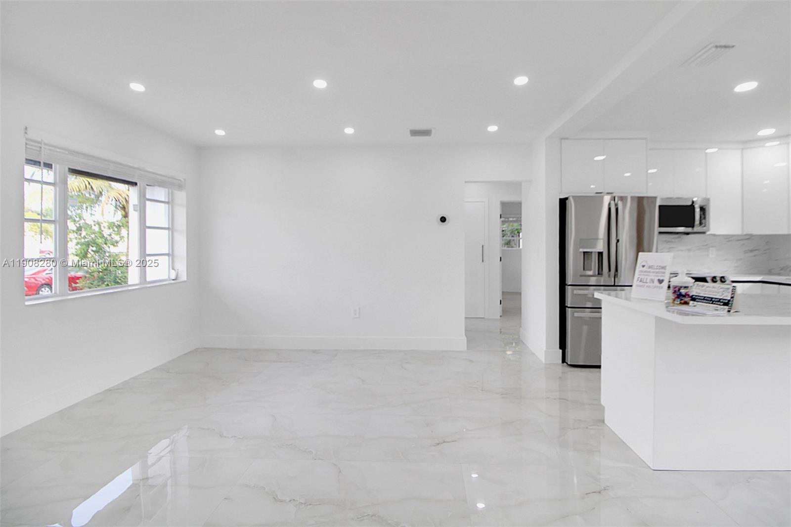 CRAVERO LAKE SHORE ESTATE - Residential