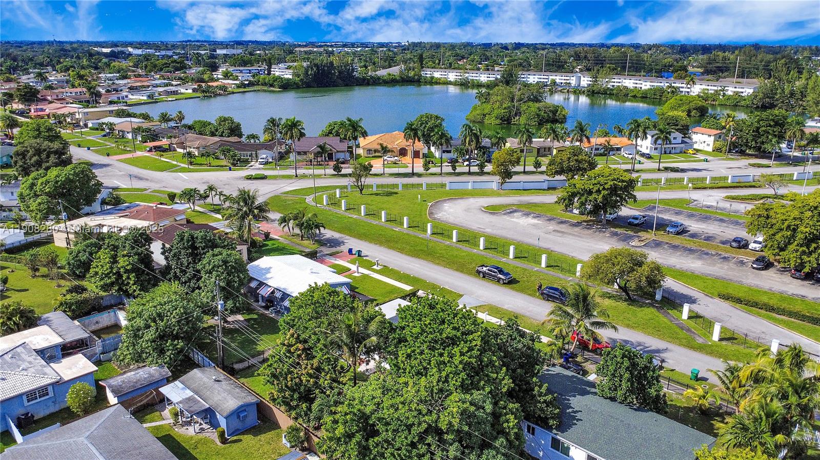 CRAVERO LAKE SHORE ESTATE - Residential