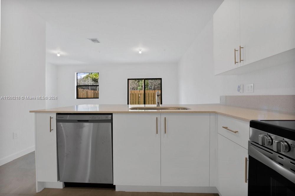 SUNSET PINES - Residential Lease