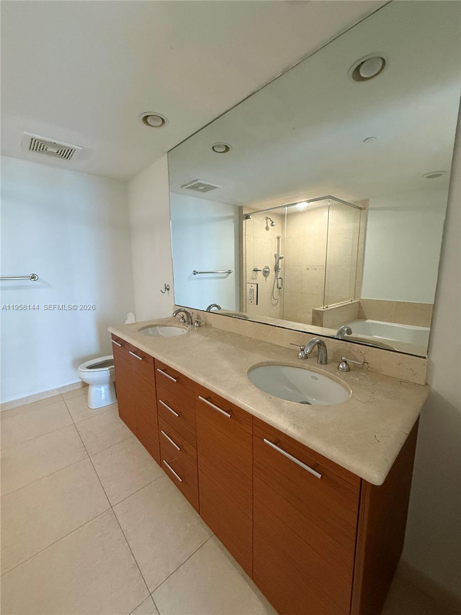 50 BISCAYNE CONDO - Residential Lease