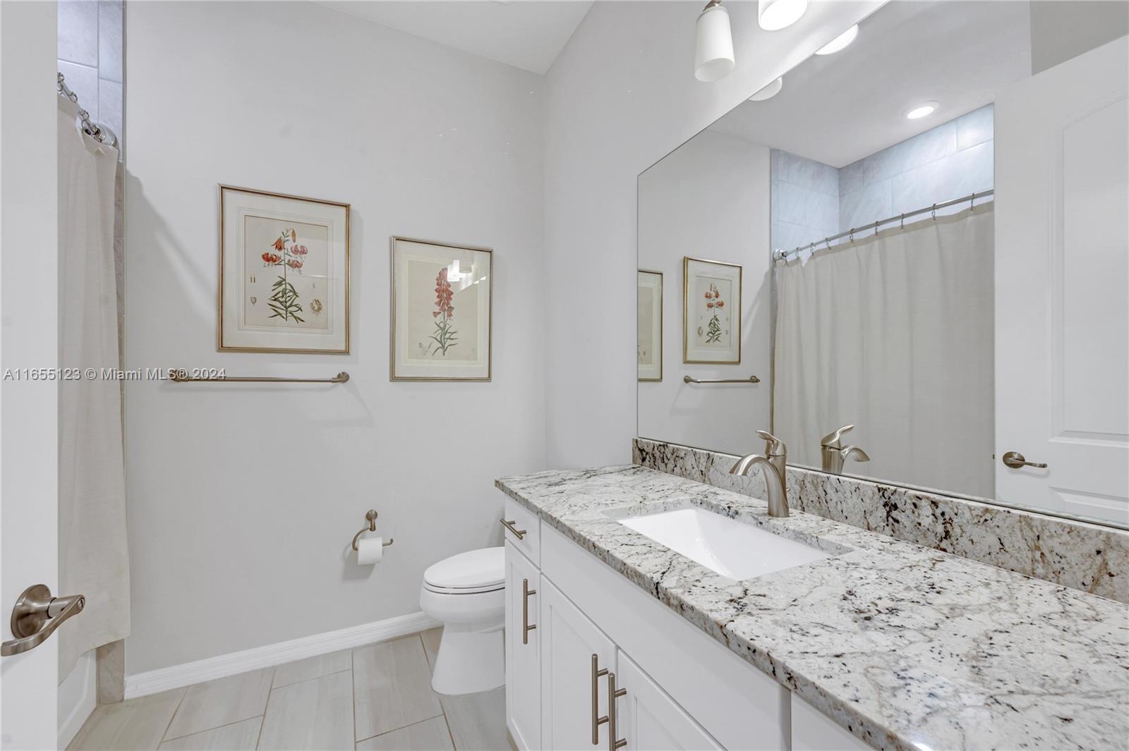 BOCA FLORES CONDO - Residential