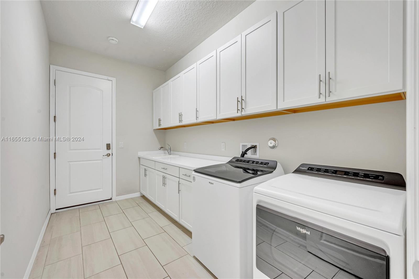BOCA FLORES CONDO - Residential