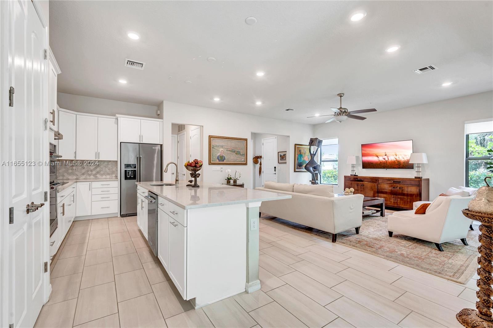 BOCA FLORES CONDO - Residential