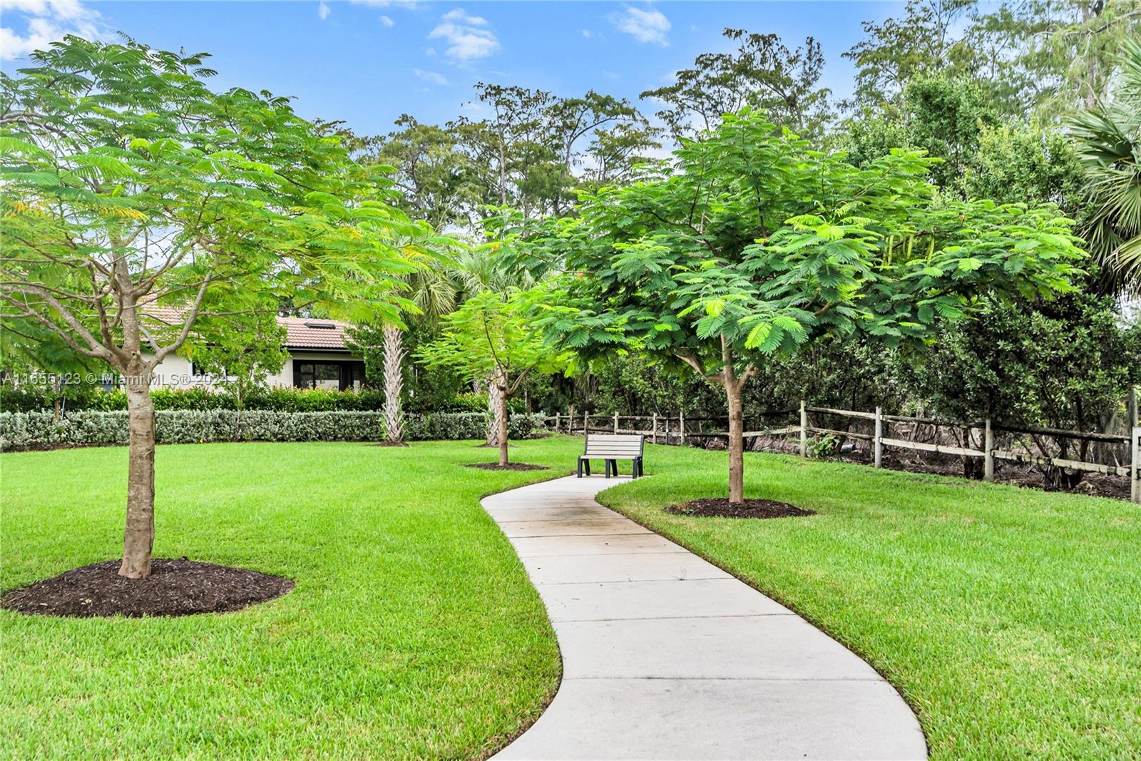 BOCA FLORES CONDO - Residential
