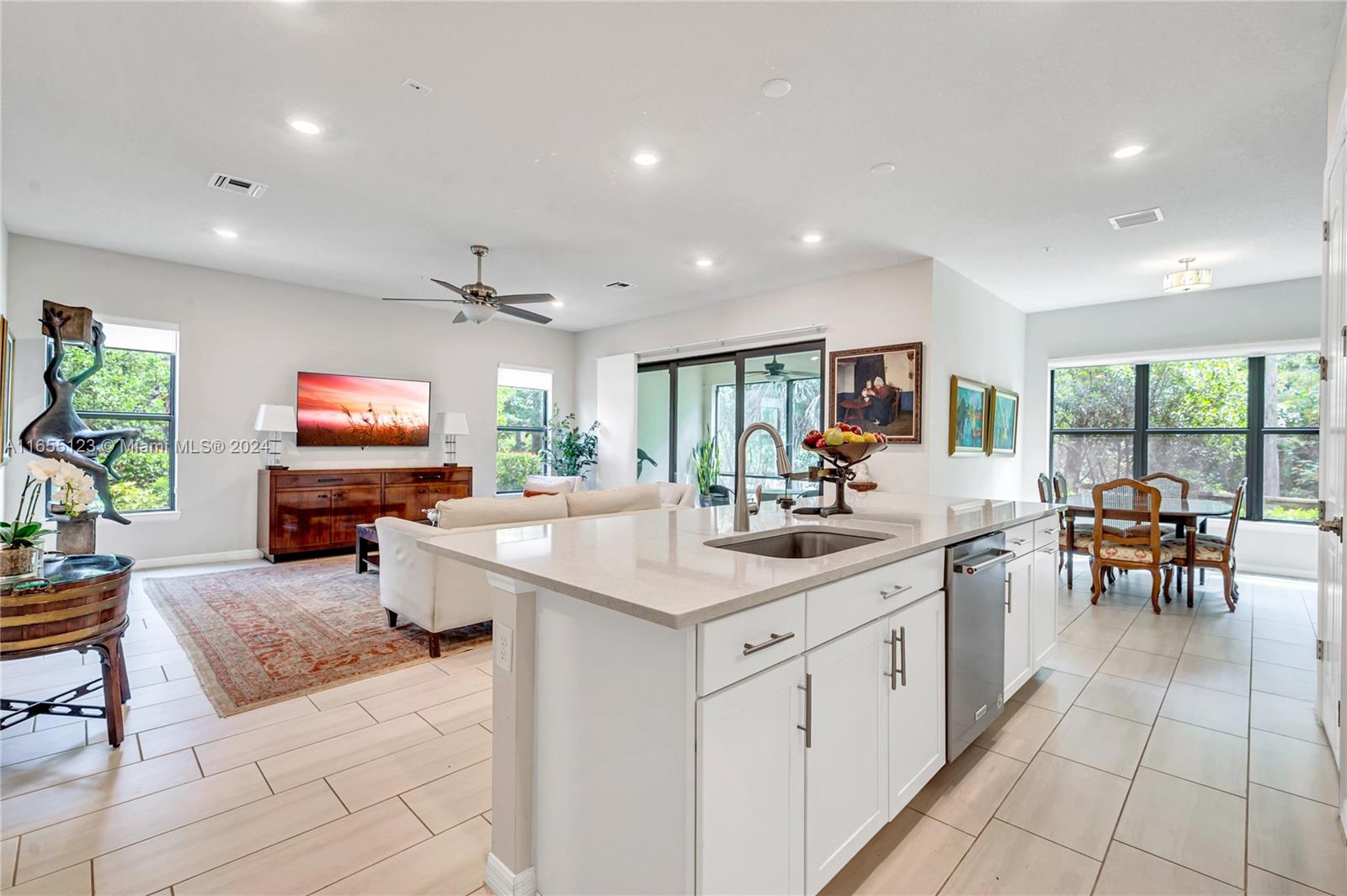 BOCA FLORES CONDO - Residential