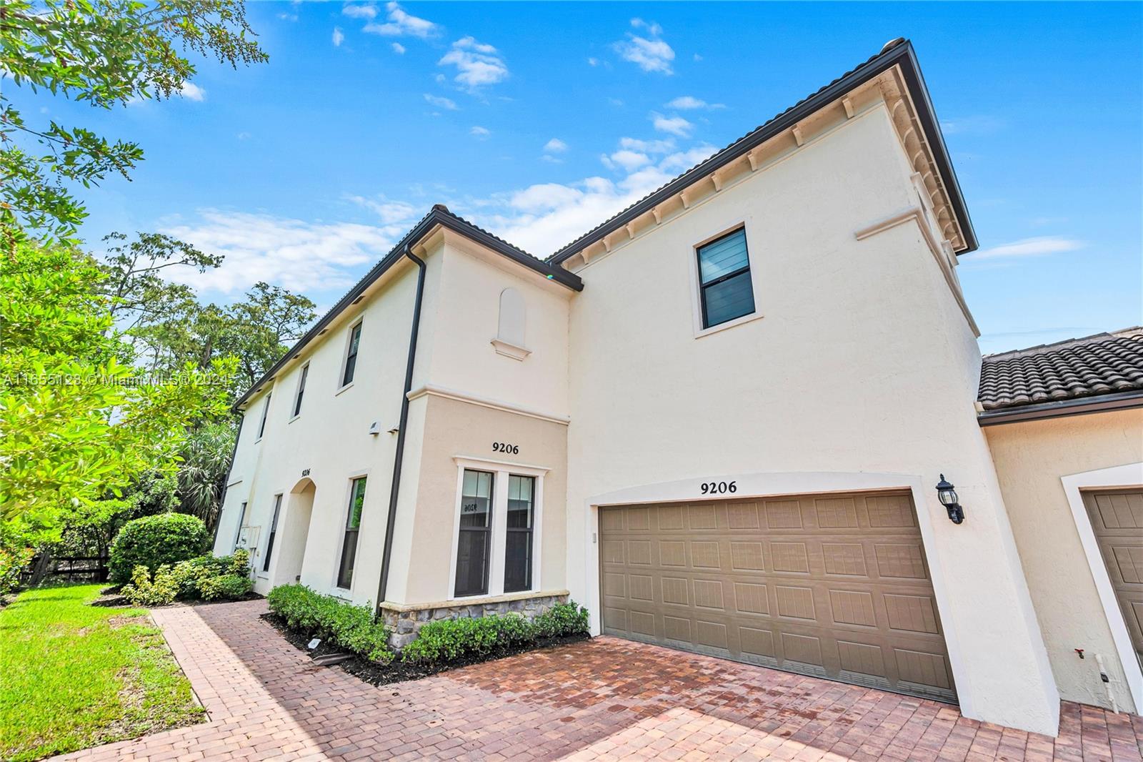 BOCA FLORES CONDO - Residential