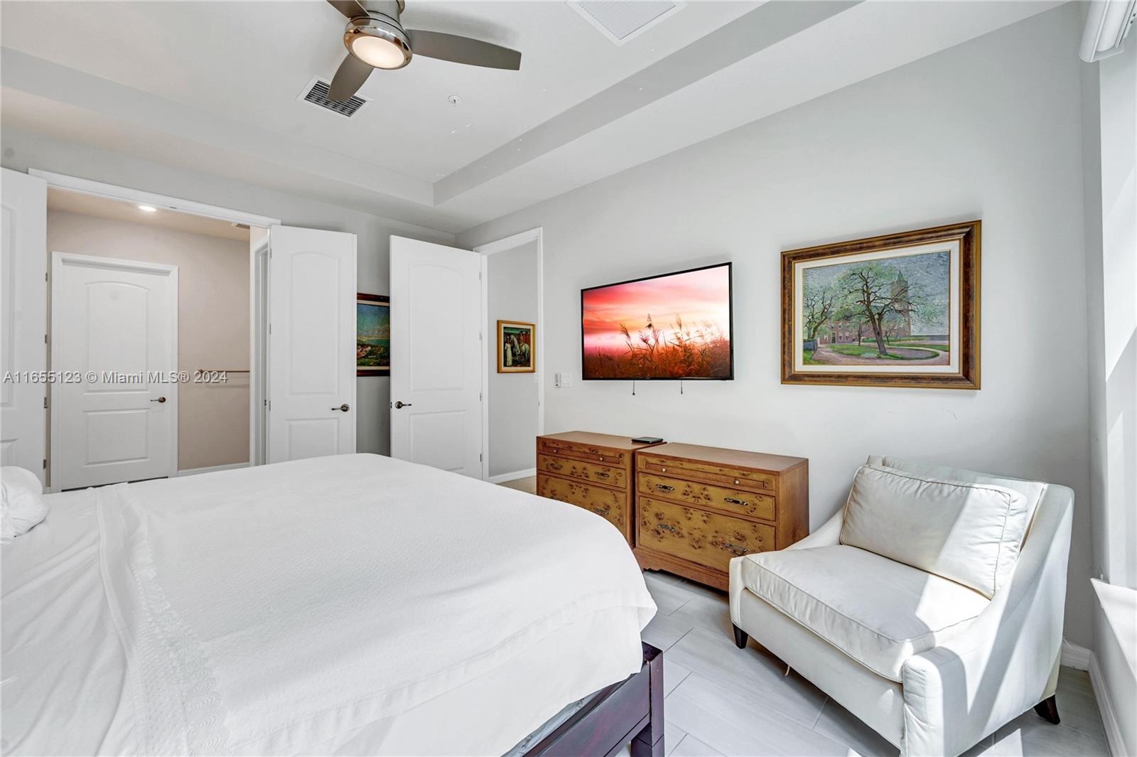 BOCA FLORES CONDO - Residential