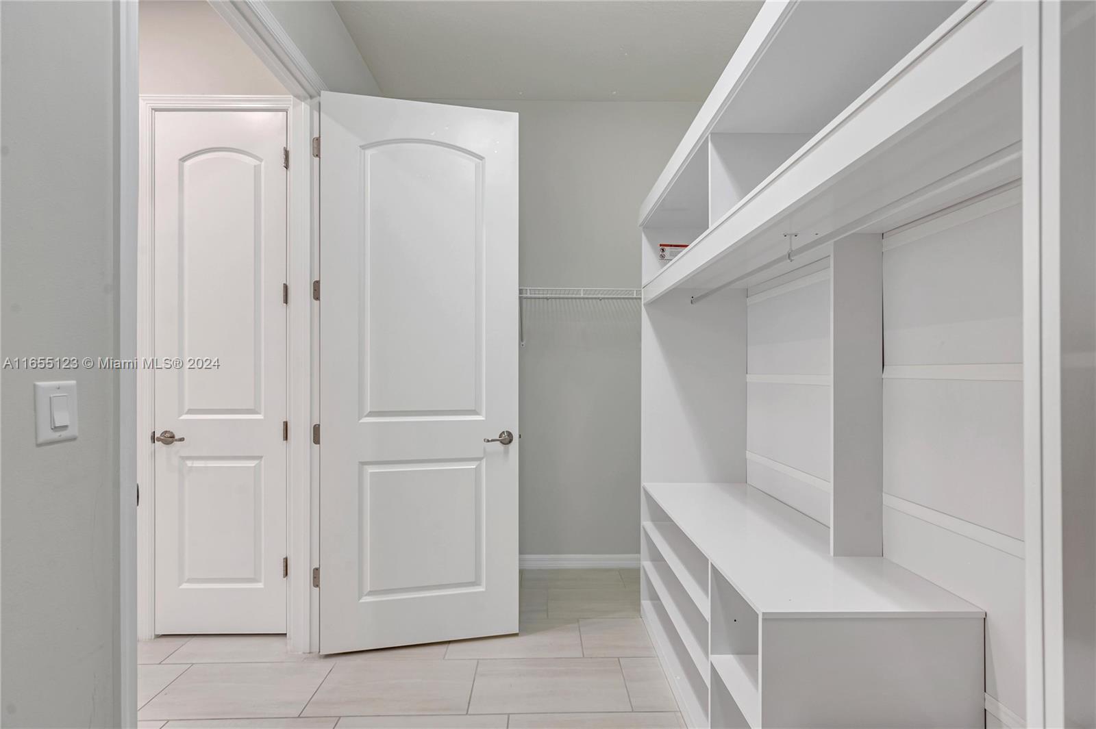 BOCA FLORES CONDO - Residential
