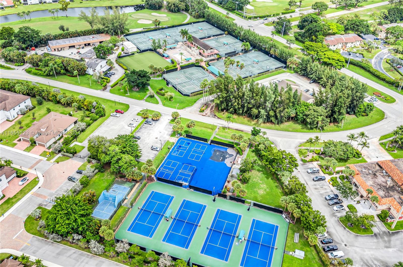 BOCA FLORES CONDO - Residential