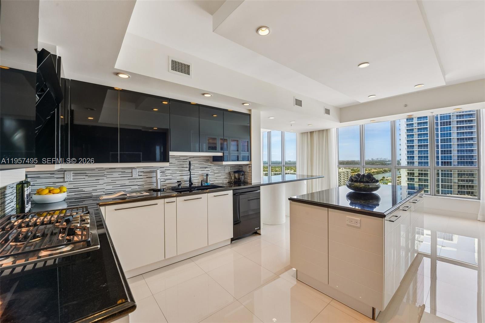 DIPLOMAT OCEANFRONT RESID - Residential