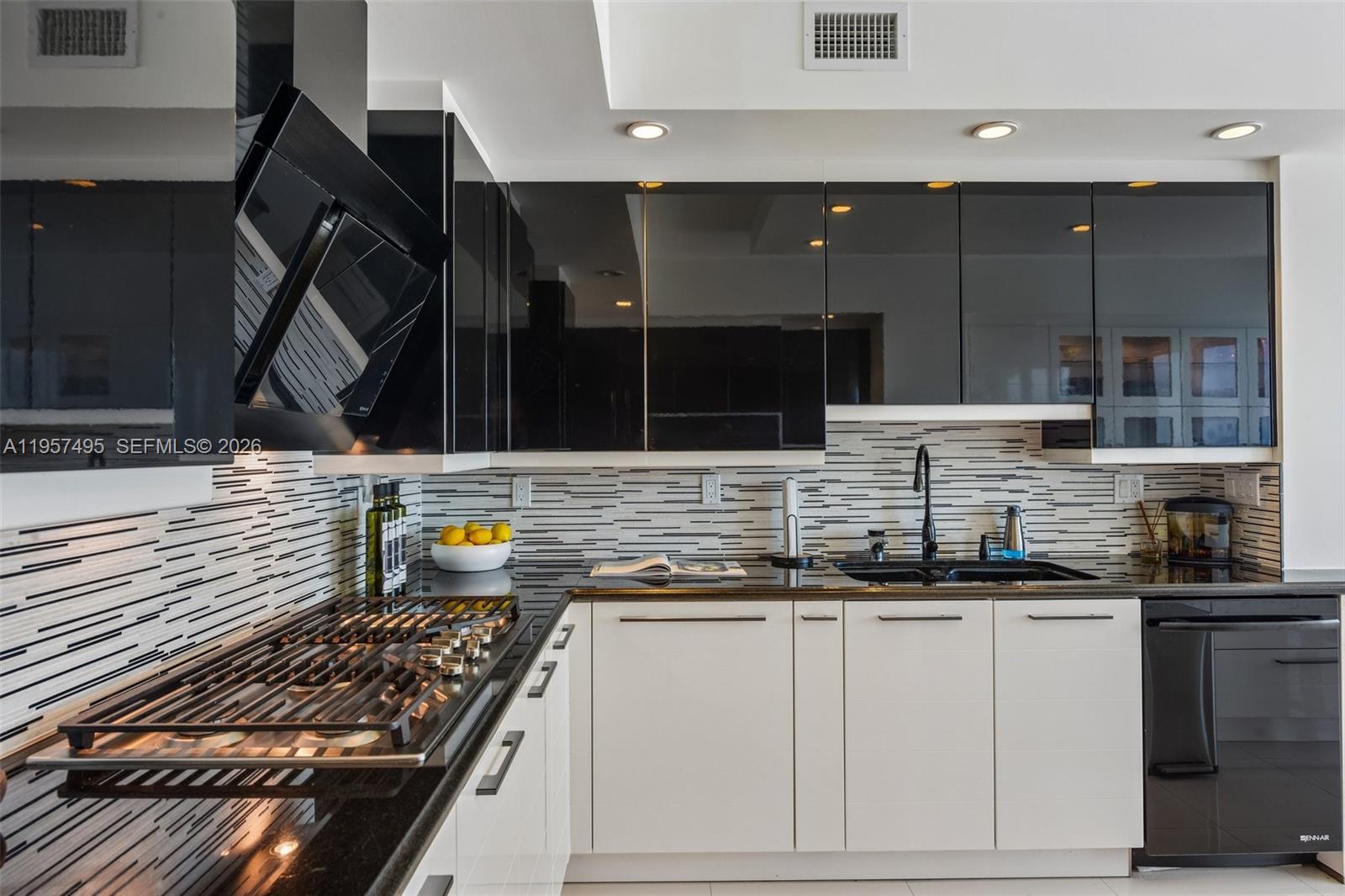 DIPLOMAT OCEANFRONT RESID - Residential