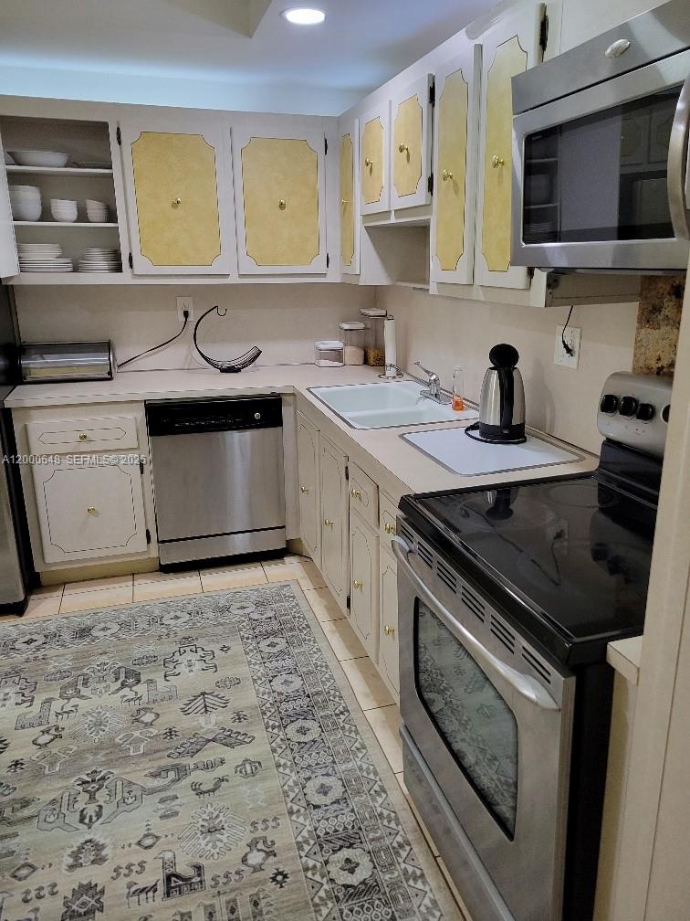 PLAZA TOWERS NORTH CONDO - Residential