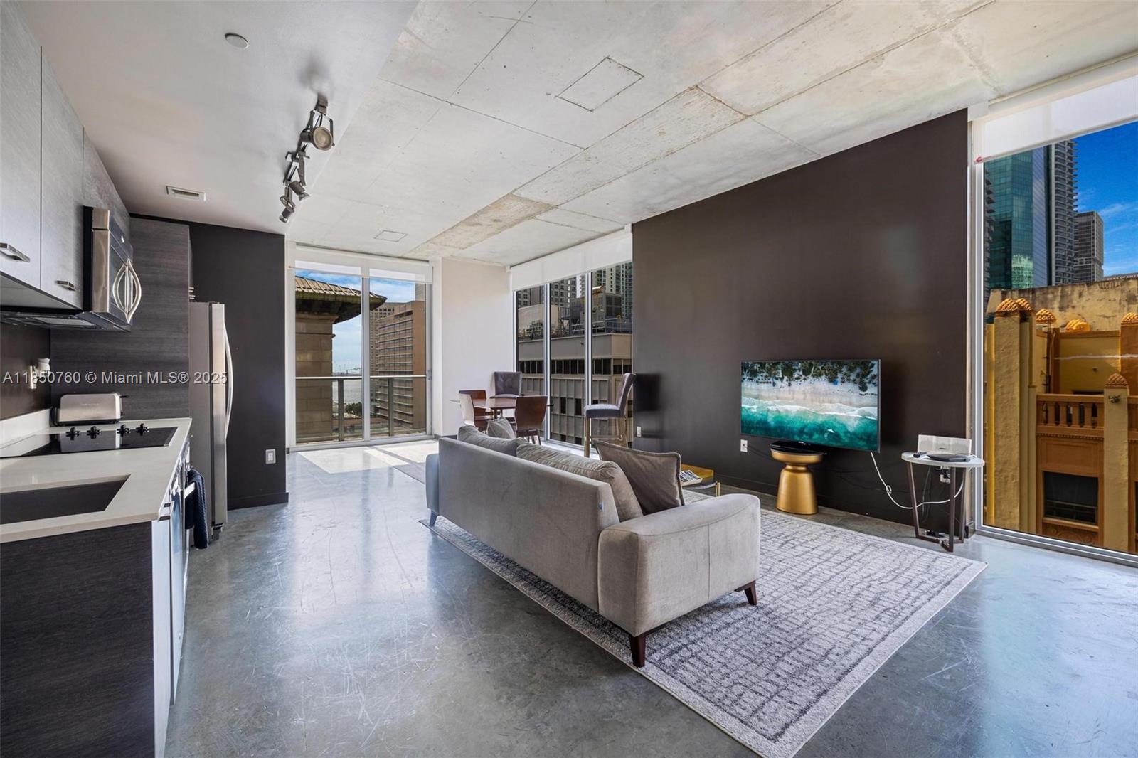 151 SE 1st St 401