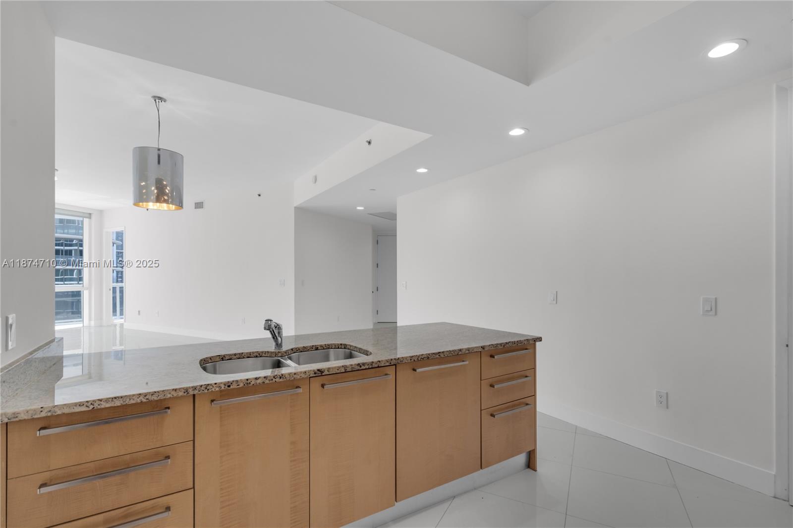 TDR TOWER III CONDO - Residential Lease