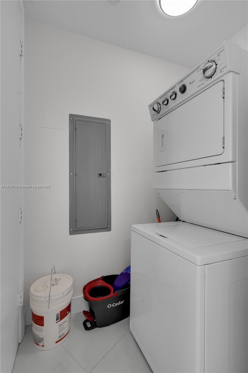 TDR TOWER III CONDO - Residential Lease