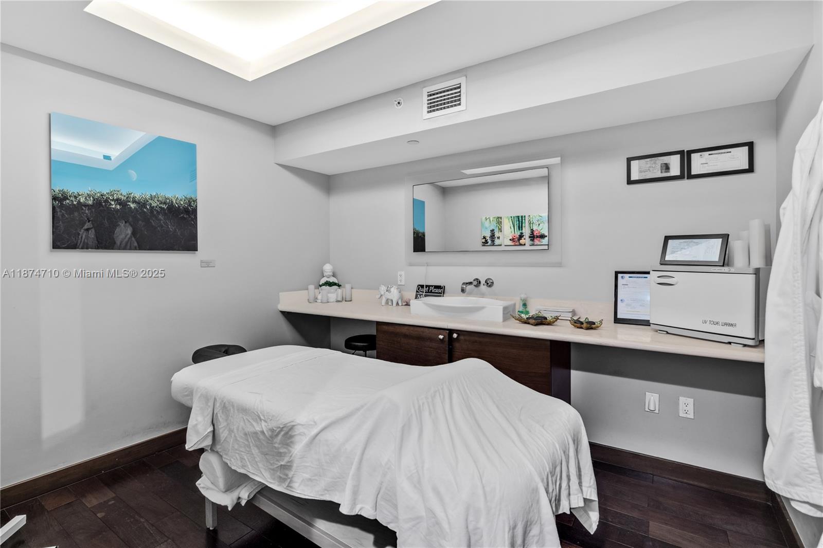 TDR TOWER III CONDO - Residential Lease