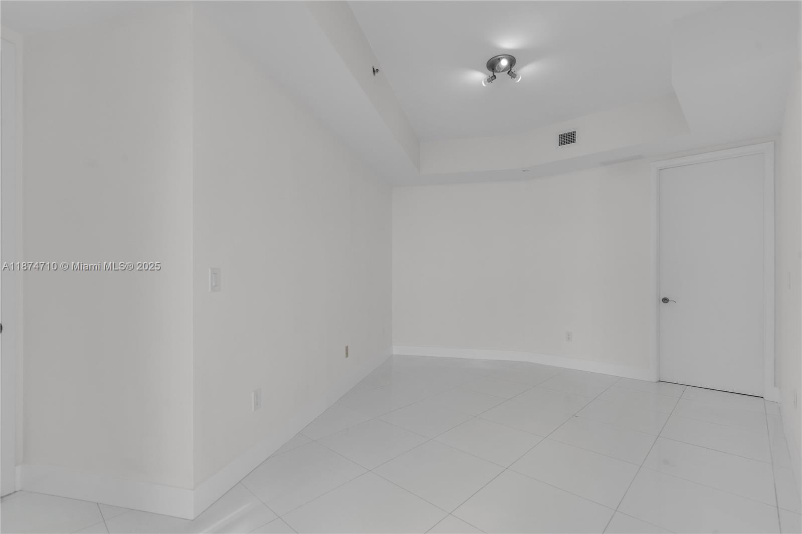 TDR TOWER III CONDO - Residential Lease