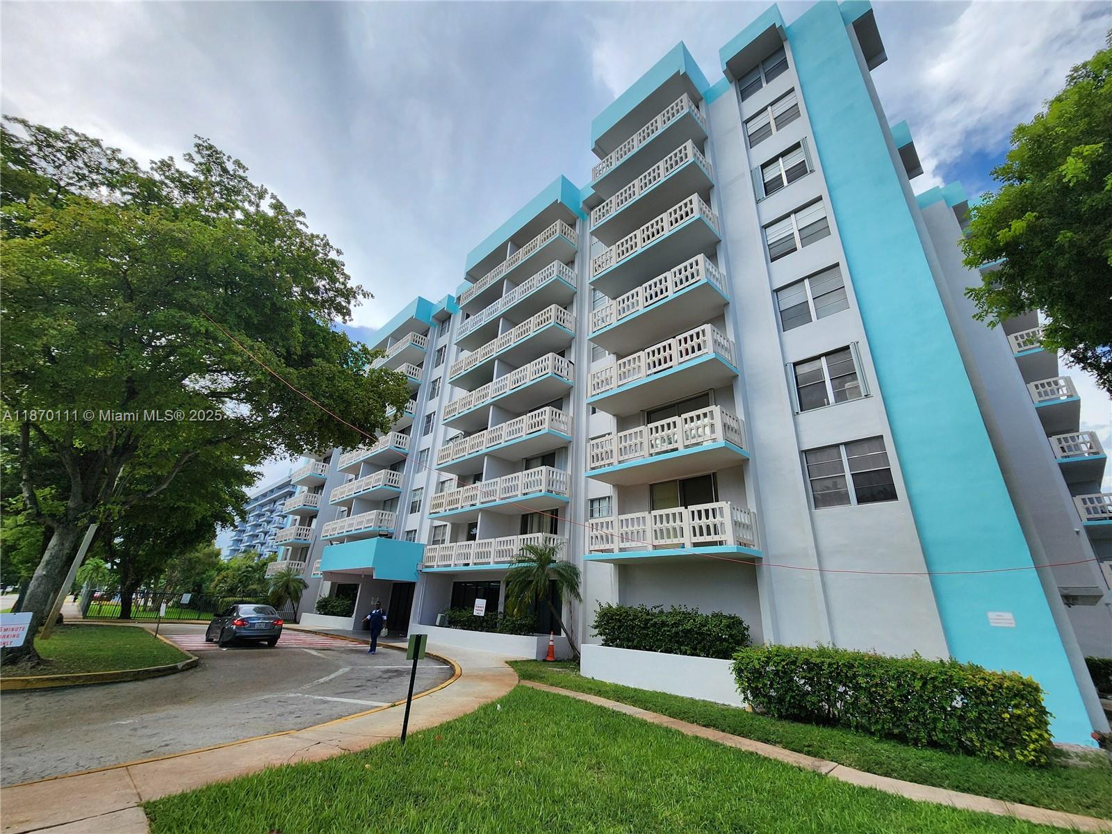 very nice unit 1 Bed 1 Bath on a Great location close to mayor highways, walking closet, large Balcony, freshly painted, new refrigerator.