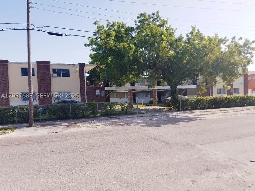 1895 NW 35th St