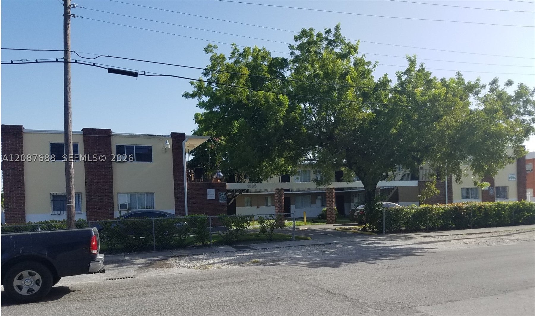 1895 NW 35th St