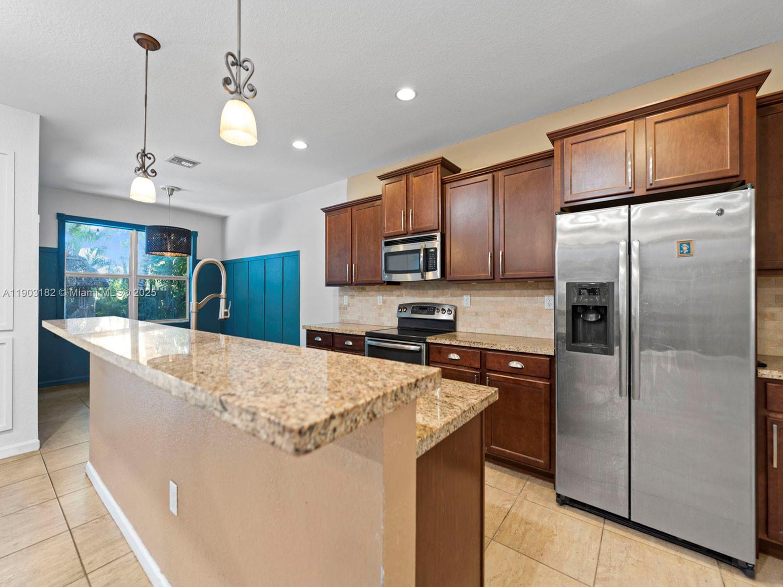REDLAND REEF - Residential