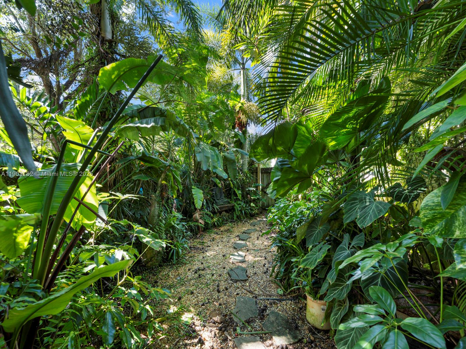 REDLAND REEF - Residential