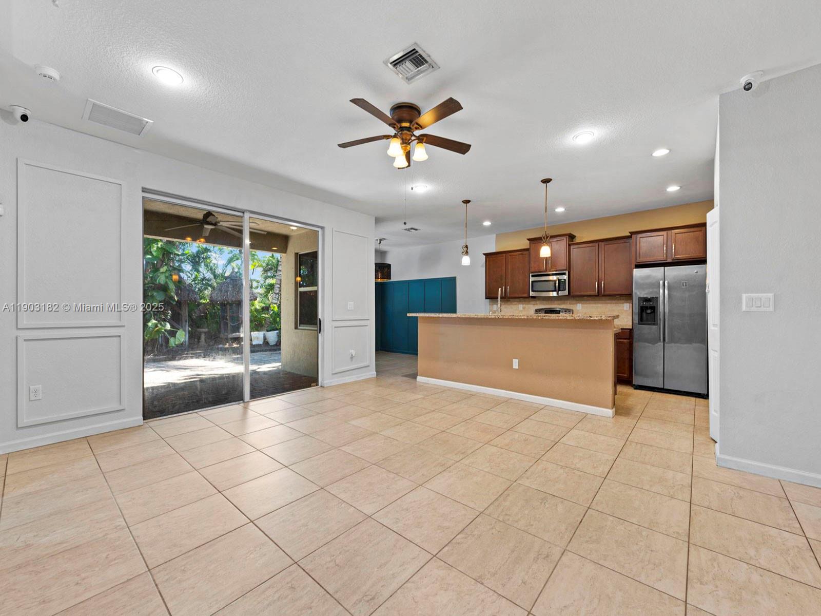 REDLAND REEF - Residential