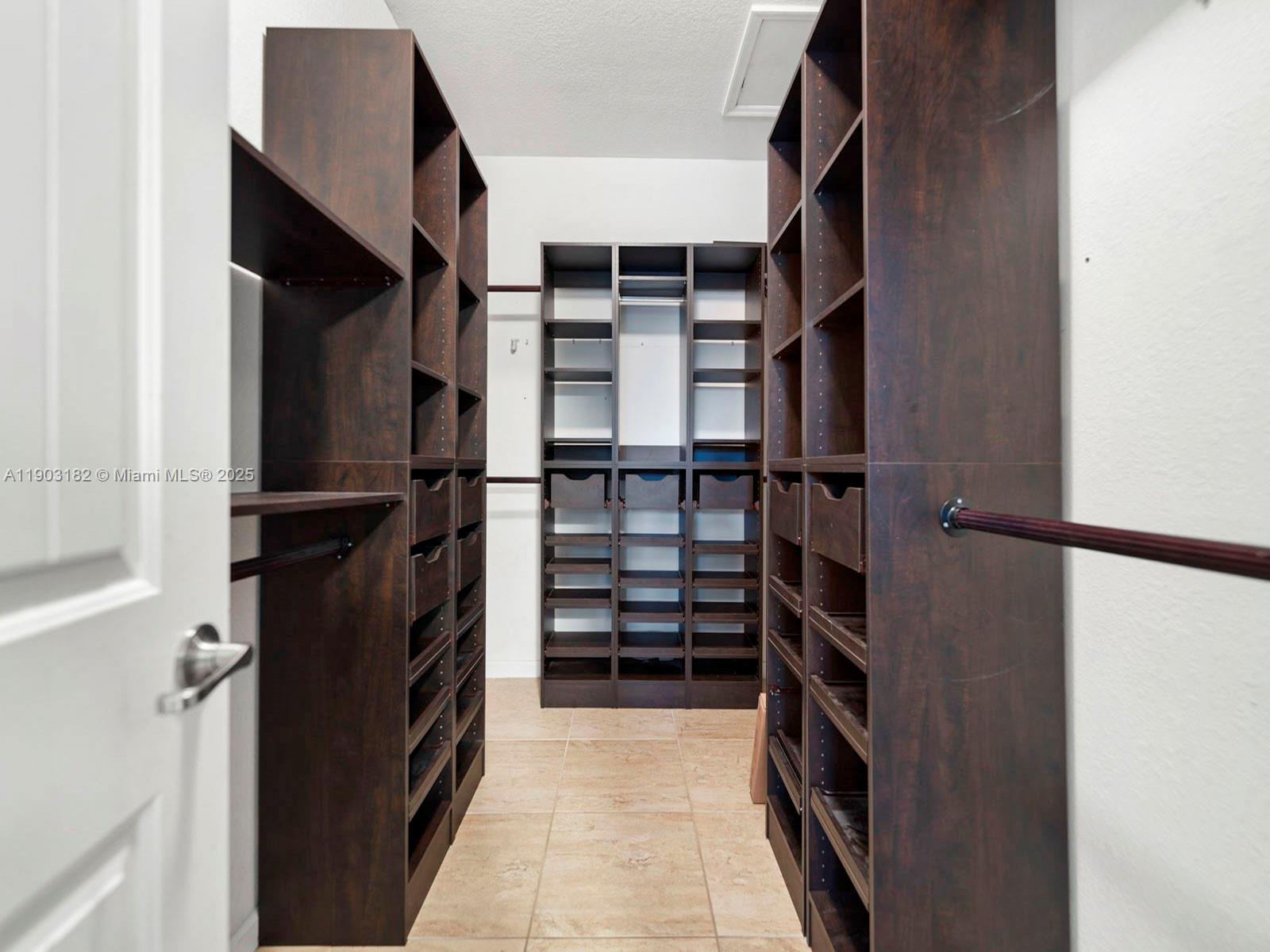 REDLAND REEF - Residential