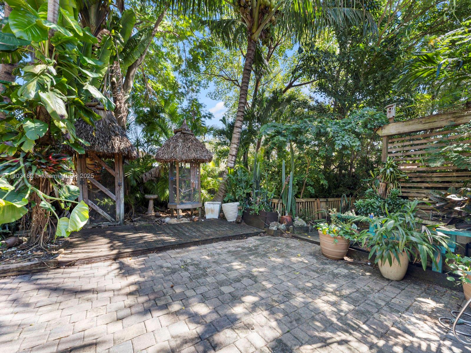 REDLAND REEF - Residential