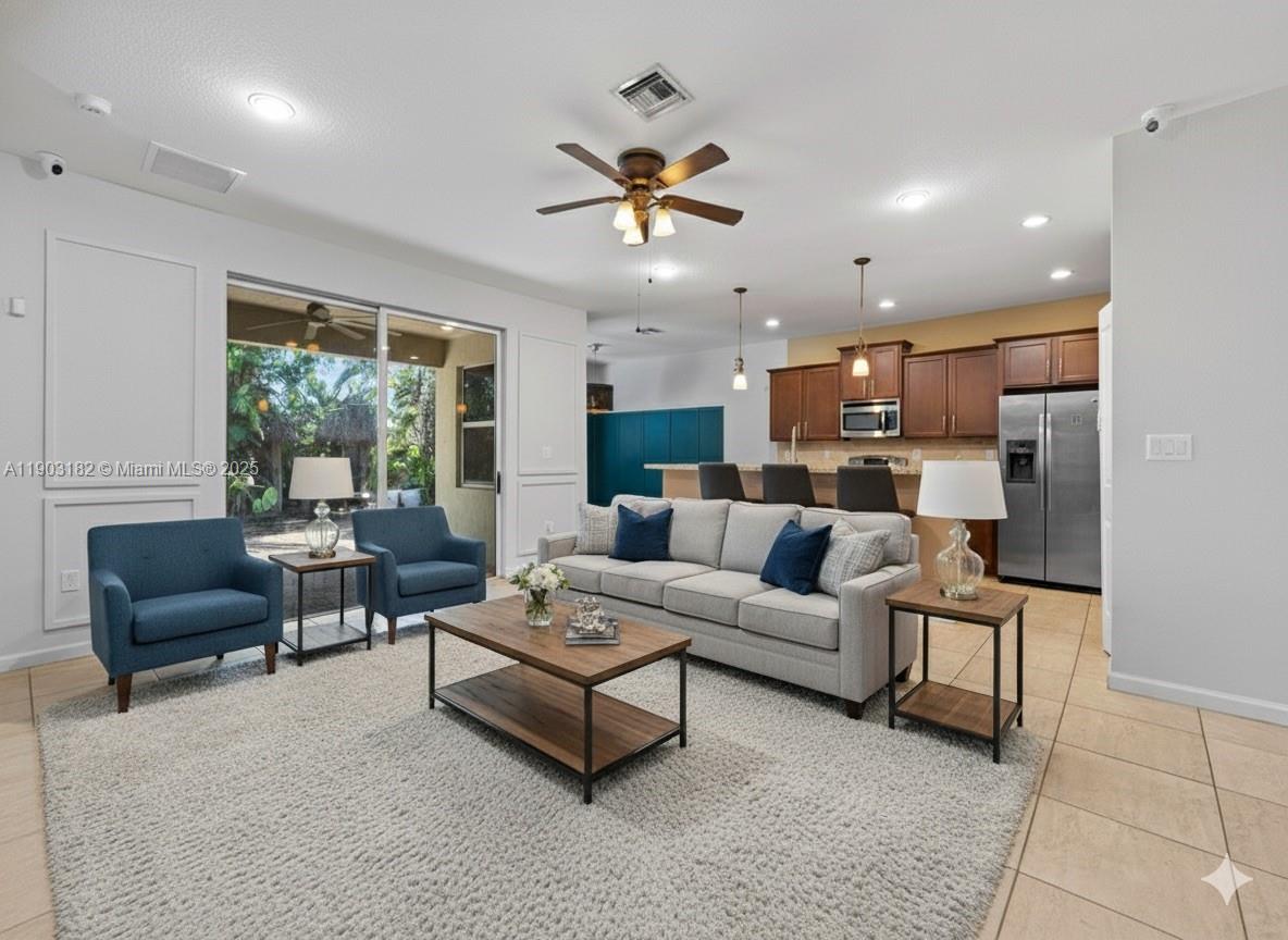 REDLAND REEF - Residential