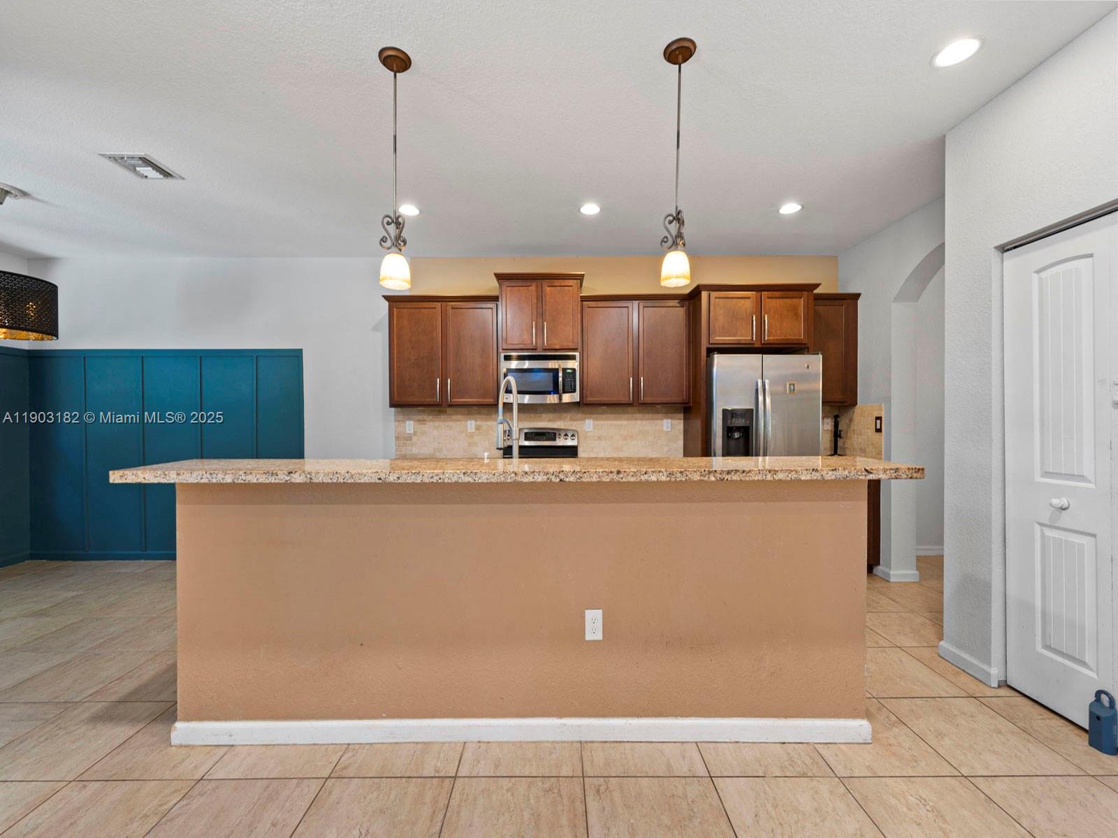 REDLAND REEF - Residential